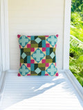 Blue Patch broderi pude kit af OOE Embroidery