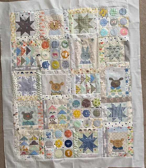 We are Family baby quilt af Susan Smith