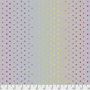 Hexy Rainbow in farven dove fra kollektionen True Colors af Tula Pink